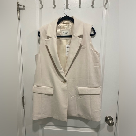 Abercrombie & Fitch Jackets & Blazers - Abercrombie Blazer Vest in white